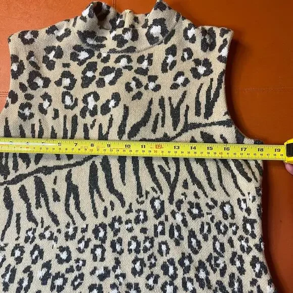 St. John Collection By Mary Gray Animal Print Turtleneck Top Size L - Picture 9 of 10